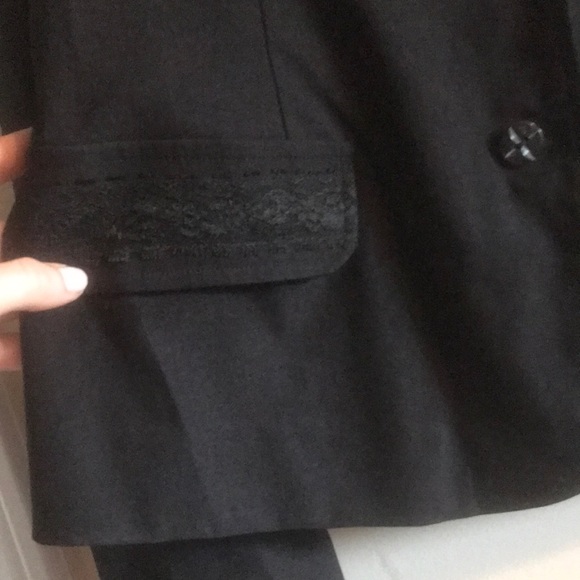 Size 6 black blazer - Laura G.- never worn - Picture 4 of 11
